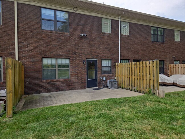 Building Photo - 530 Sutherland Ave