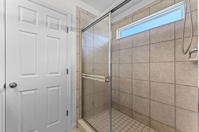 Building Photo - 7948 Edgewood Forest Dr