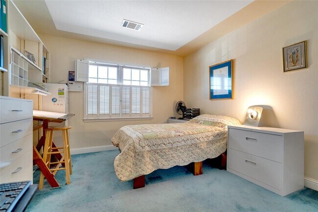 Building Photo - 5851 Doliver Dr