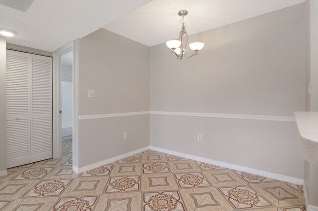 Building Photo - 221 Lake Brook Cir