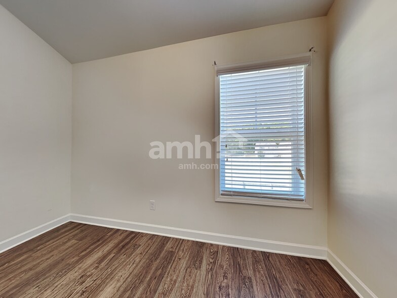 Building Photo - 532 Lateleaf Dr