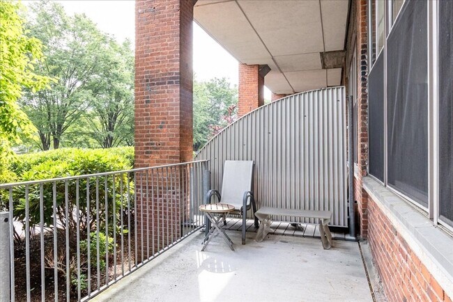 Building Photo - 156 Porter St