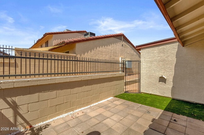 Building Photo - 6454 E University Dr