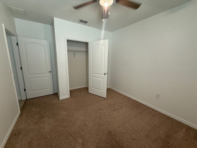 Building Photo - 4/2 Haines City Home