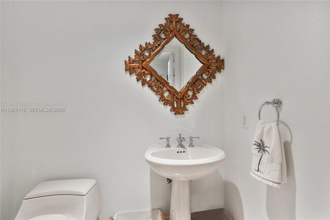 Building Photo - 6051 N Ocean Dr