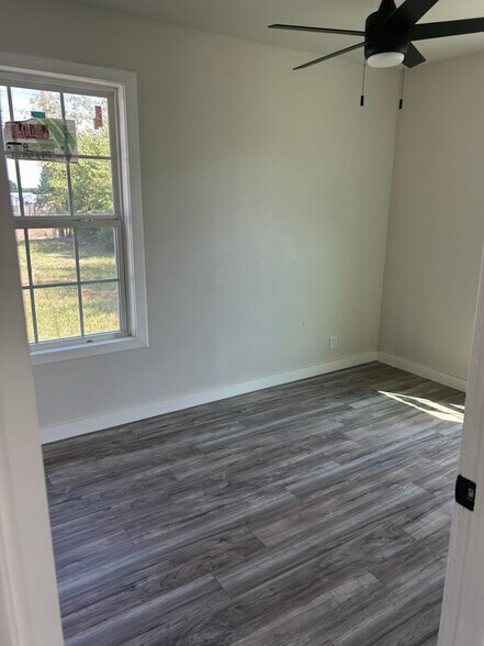 Building Photo - 1620 Orchard Ave