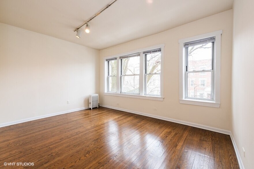 Building Photo - 4000 N Kenmore Ave