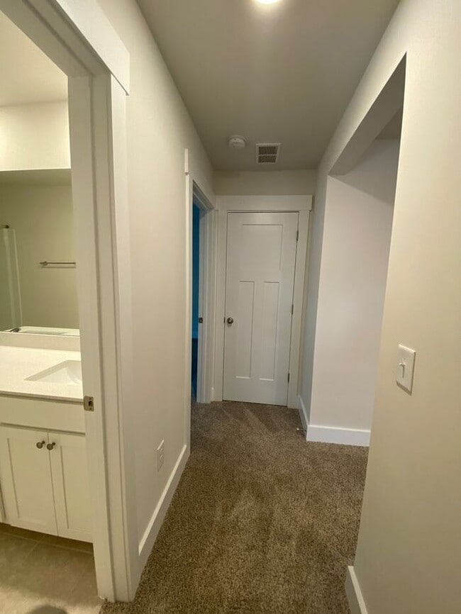 Building Photo - **Coming Soon! **Gorgeous and spacious!
