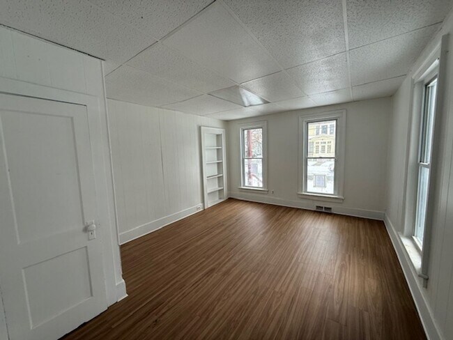 Building Photo - 119/121 N. Clinton St.