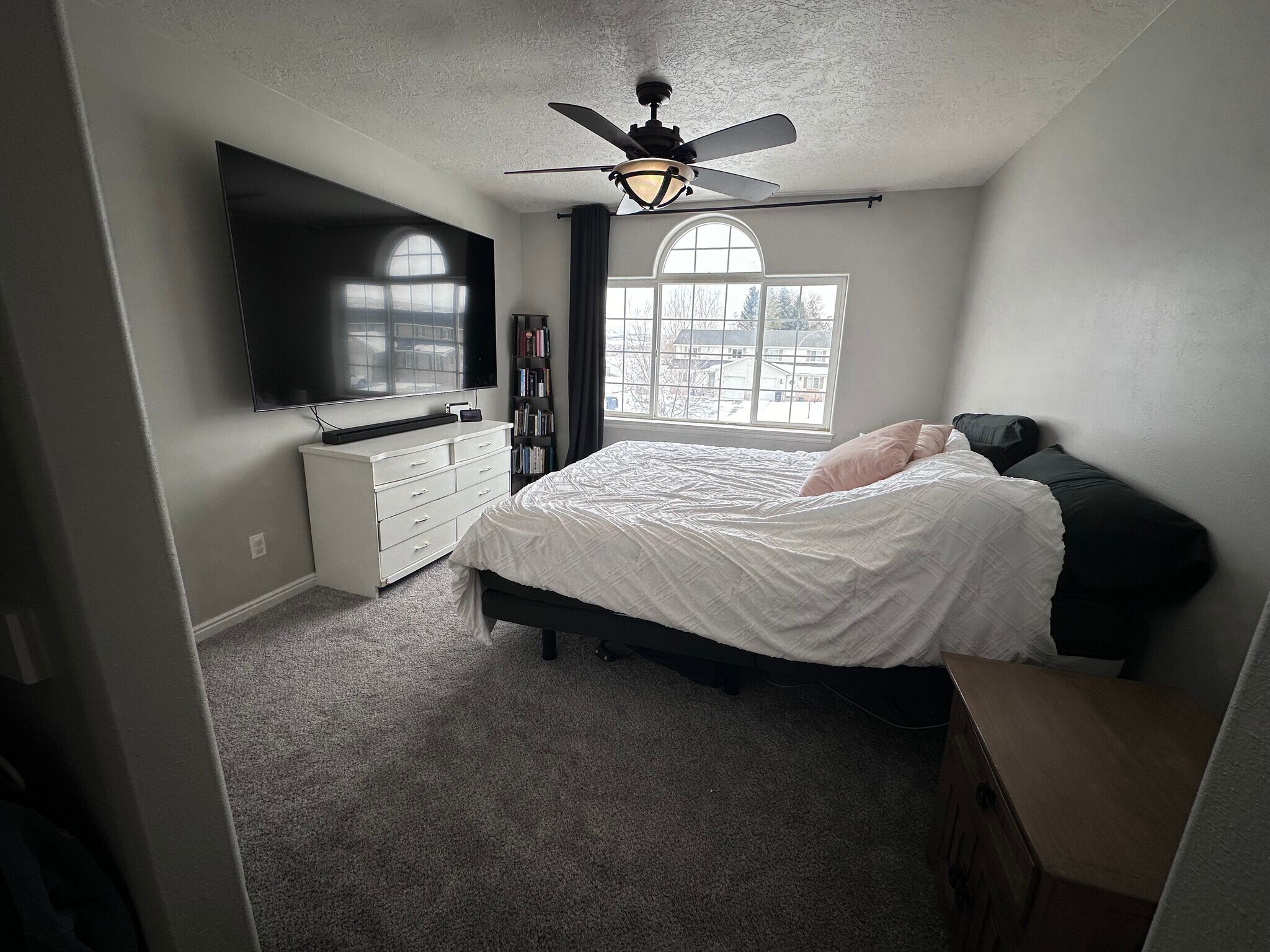 Master bedroom - 1966 Dakota Ln