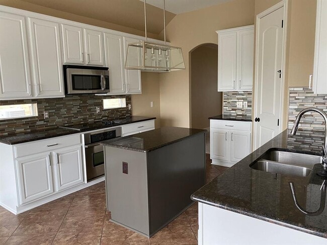 Building Photo - 302 Las Colinas Dr
