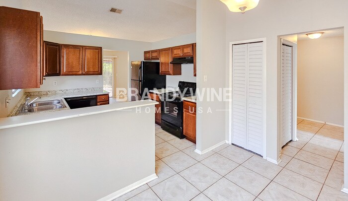 Building Photo - 737 Country Shire Ln