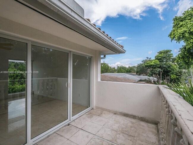 Building Photo - 4000 Alhambra Cir
