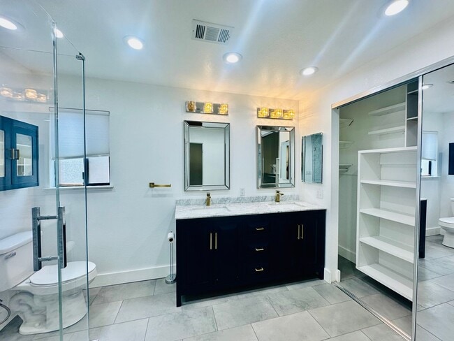 Building Photo - One story gorgeous home in the highly desi...