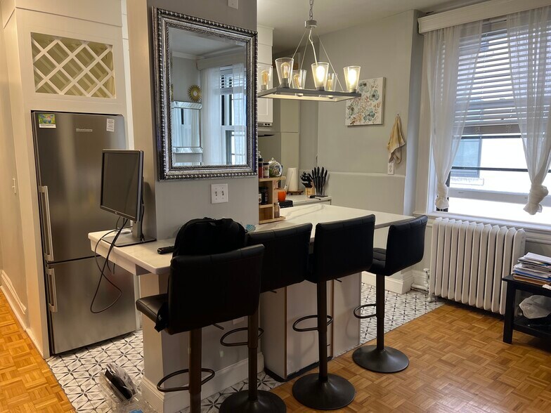 Building Photo - 21 Beacon St