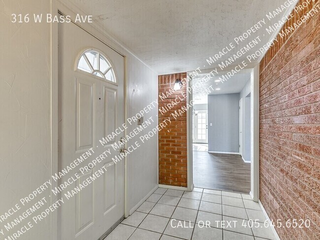 Building Photo - 316 W Bass Ave