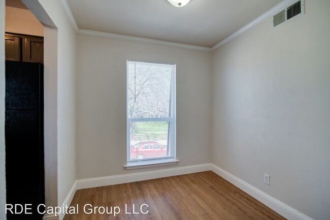 Building Photo - 304 E Mitchell St