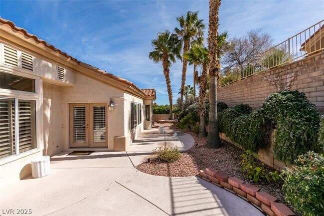 Building Photo - 10041 Woodhouse Dr