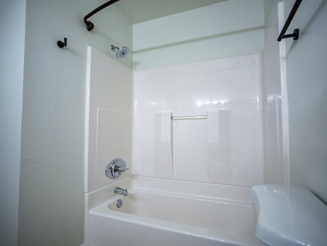 Building Photo - 1802 Jackson Ave W