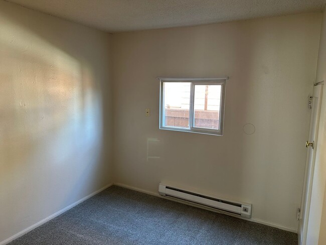 Building Photo - Adorable 2-bedroom 1 bath home