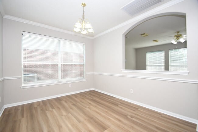 Building Photo - 1126 Eastbourne Ln
