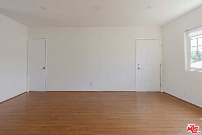 Building Photo - 2210 S Sycamore Ave