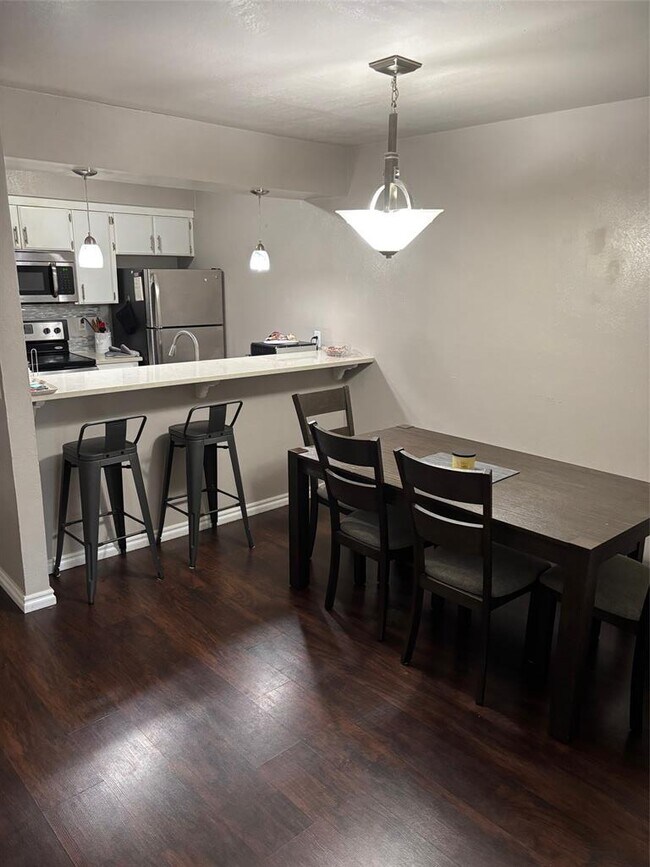 Building Photo - 807 Cardinal Creek Blvd