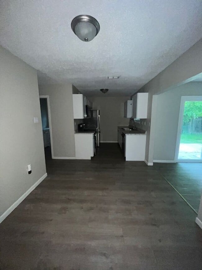 Building Photo - 2506 Hidden Valley Dr