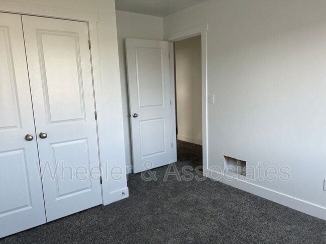 Building Photo - 310 38th St