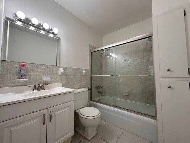 Building Photo - 5800 NE 22nd Way