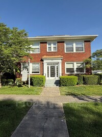 Building Photo - 707 E Unaka Ave