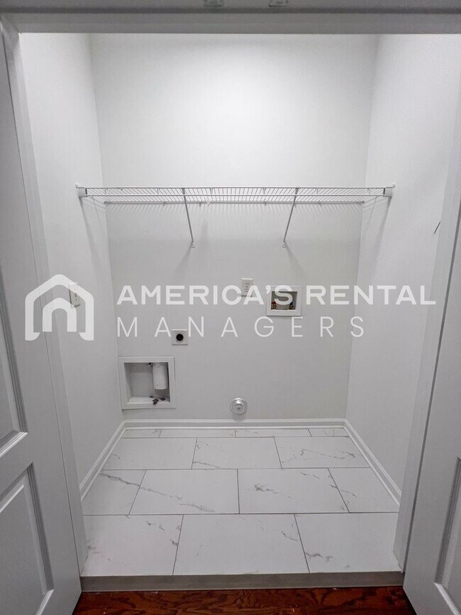 Building Photo - Beautifully Renovated Ranch-Style Home for Rent!!! View with 48 Hours Notice!