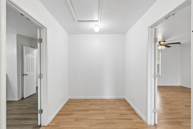 Building Photo - 2326 28th Ave N