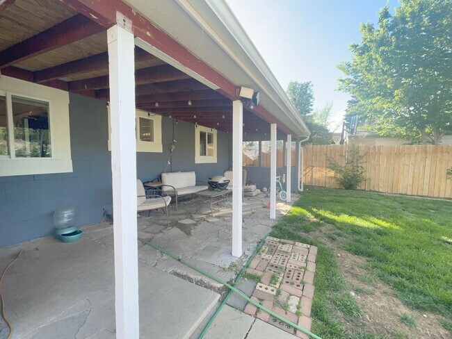 Building Photo - IMPROVED PRICE!!!!!!  Gorgeous 3 bedroom r...