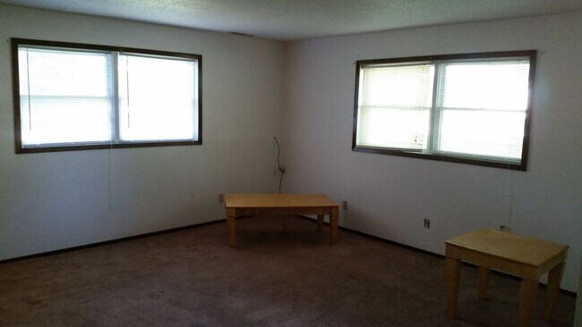 Building Photo - Fandre Dr 2823-2825