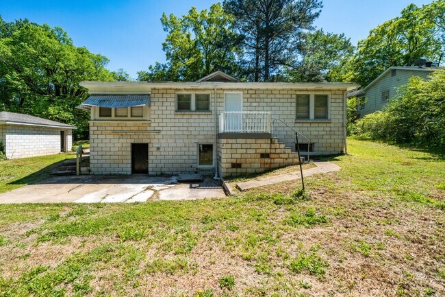 Building Photo - Newly Renovated 3-Bed, 2-Bath Home in Birm...