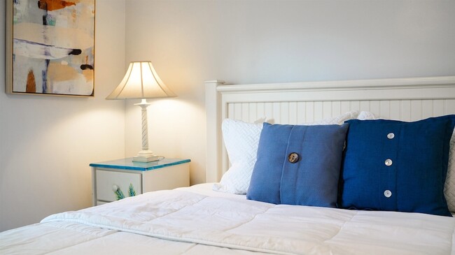 Building Photo - 14 Sanchez Ave