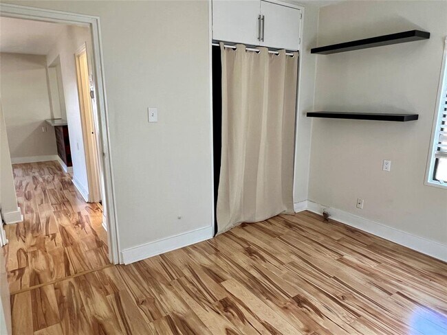 Building Photo - 412 W Croslin St