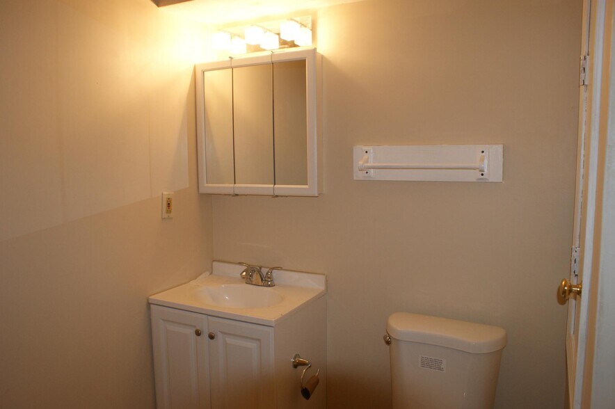 Building Photo - 25 Meadow Pond Dr
