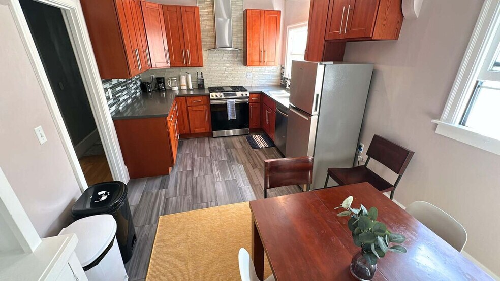 Building Photo - 254 29th St