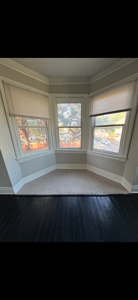 Building Photo - 421 E Anderson St