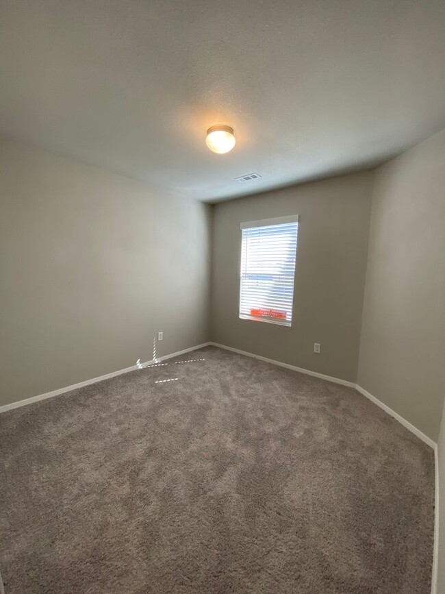 Building Photo - *Pre-leasing* Three Bedroom | Two Bathroom...