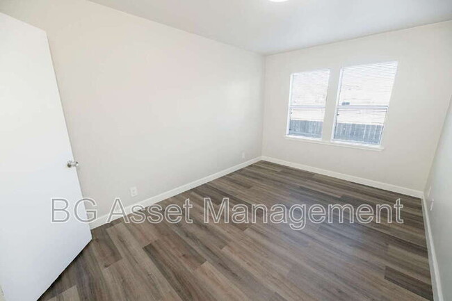 Building Photo - 429 S 23rd St