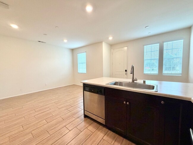 Building Photo - 2 bedroom 2.5 Bathroom Home with a LOFT located in the heart of Menifee!