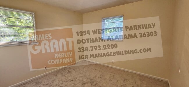 Building Photo - 306 Mustang Dr