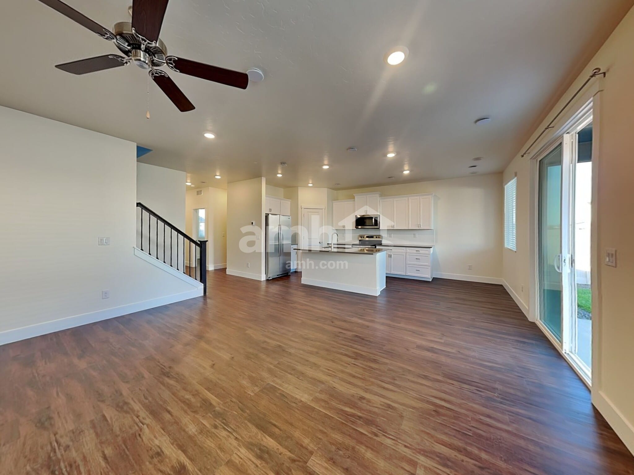 Building Photo - 1064 S Moorside Ave