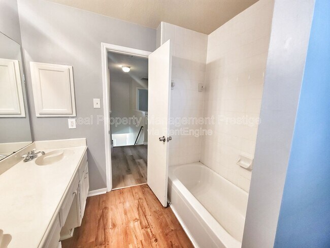 Building Photo - 2715 Sailors Moon Dr