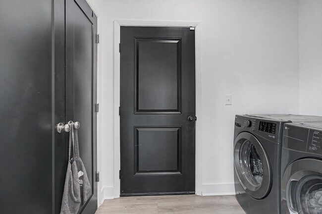 Building Photo - 197 W 1st Ave