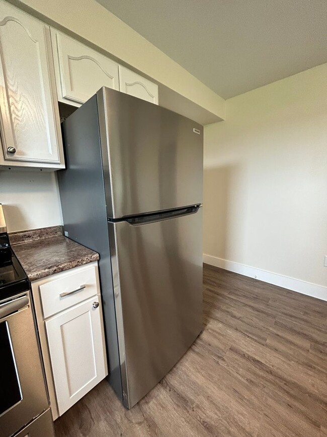 Building Photo - Welcome home to this completely renovated ...