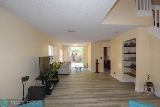 Building Photo - 10691 NW 12th Dr